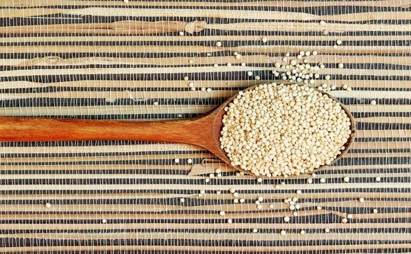 La quinoa ecológica es un superalimento gracias a su alto contenido en nutrientes