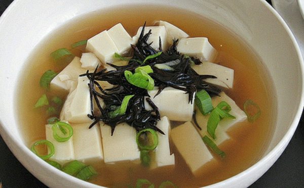 Receta Vegana: Sopa Oriental de Tofu con Algas